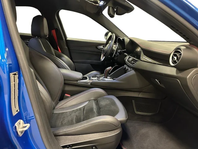 Image of Alfa Romeo Giulia Quadrifoglio V6 510HK /H/K /Svensksåld 375kW