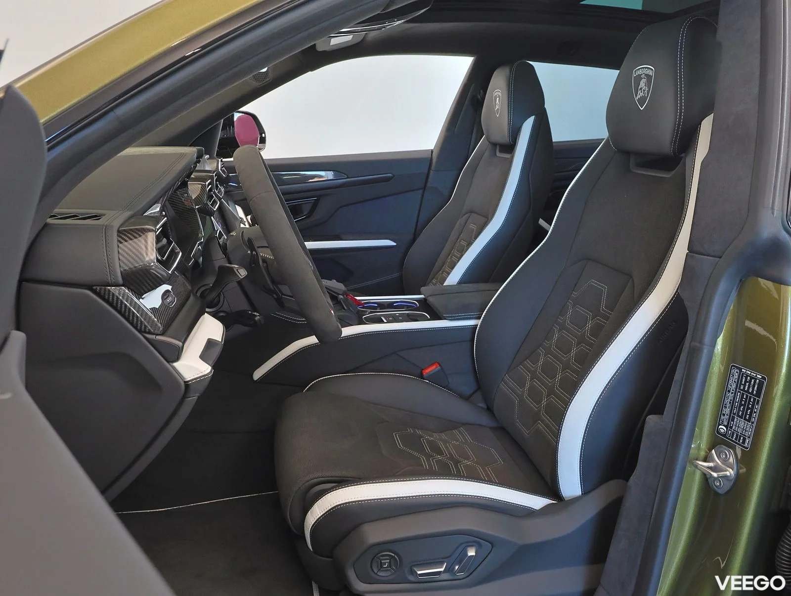 Lamborghini Urus - 4 588kW