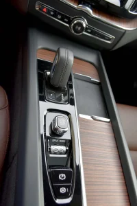 Volvo XC60 AWD H&K INSCRIPTION INTELLI SAFE PRO XENIUM 251kW thumbnail