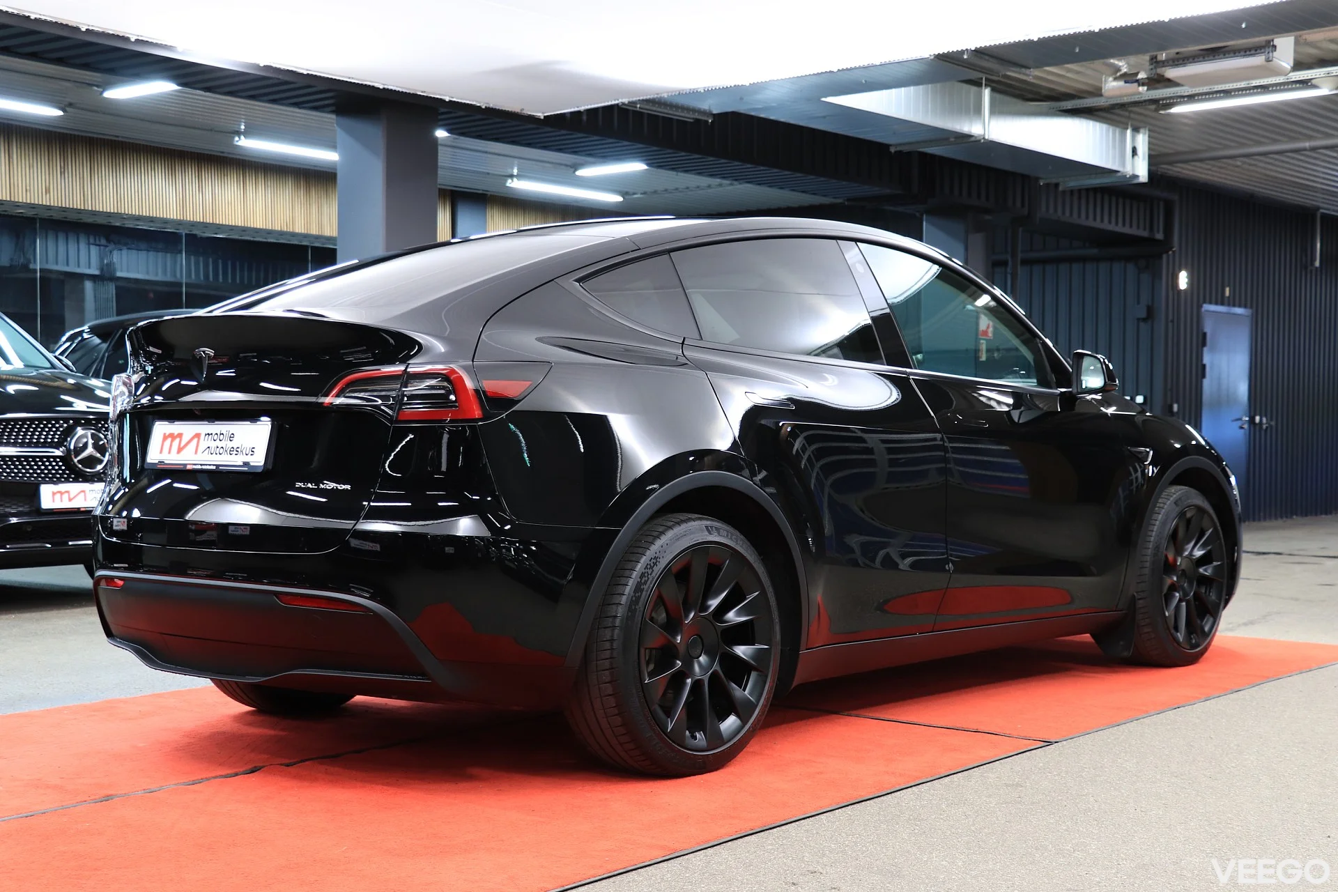 Tesla Model Y   Long Range Dual Motor AWD 0.0 378kW