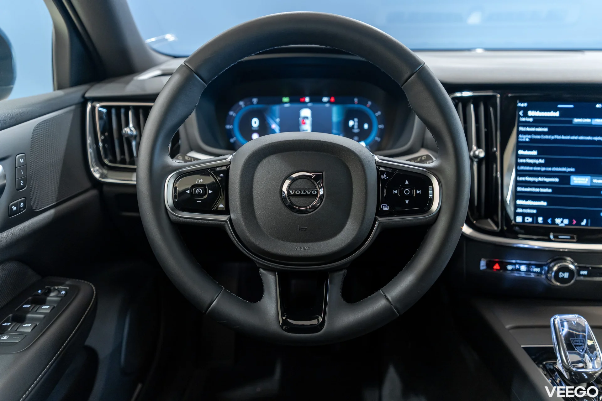 Volvo V60 2.0 B4 Mild-Hybrid Plus Dark 2 145kW