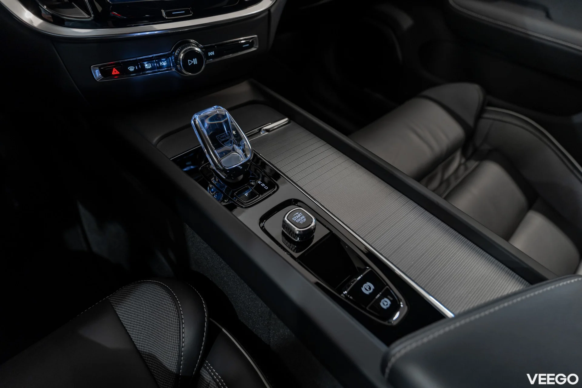 Volvo V60 2.0 B4 Mild-Hybrid Plus Dark 2 145kW