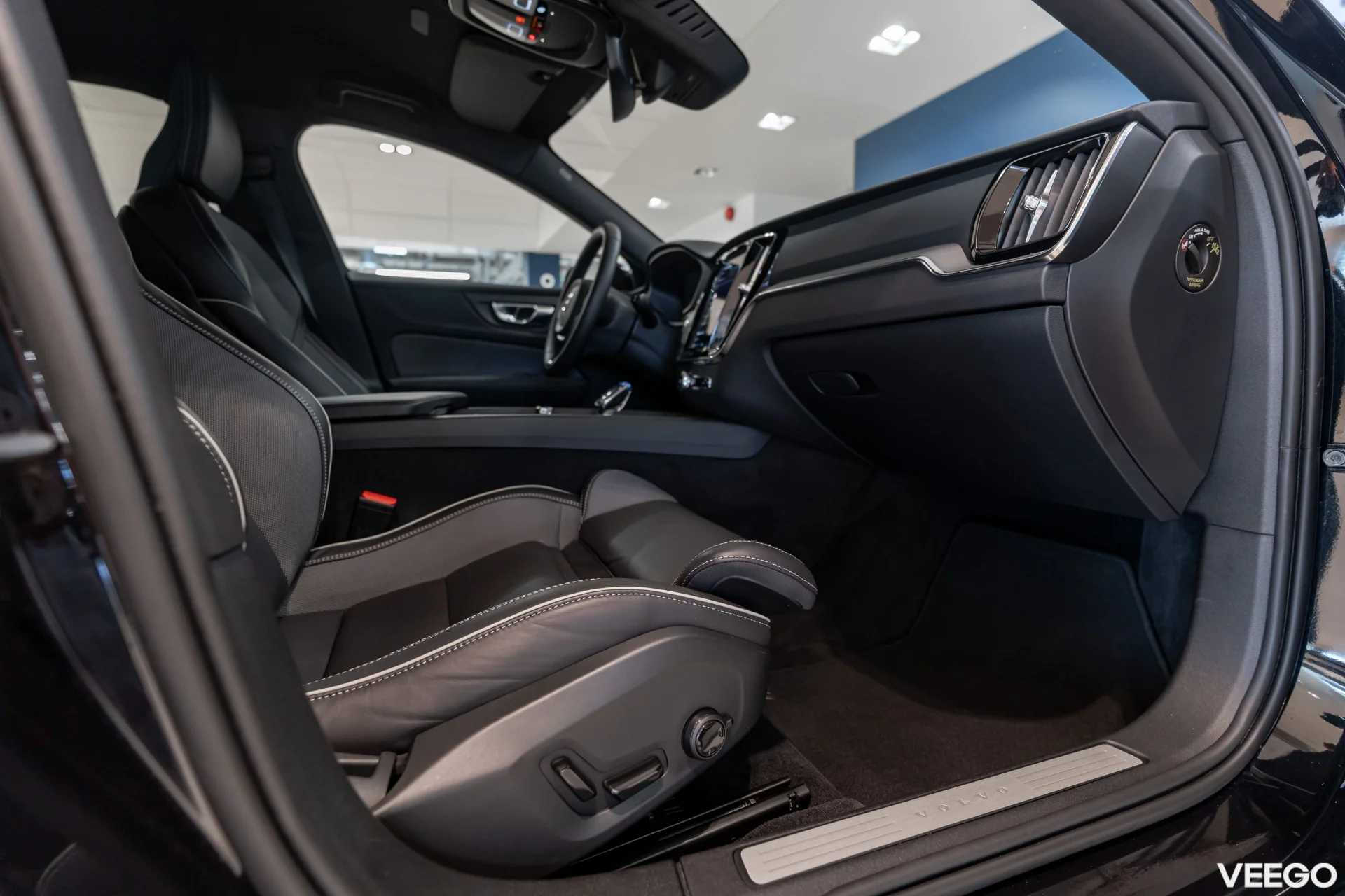 Volvo V60 2.0 B4 Mild-Hybrid Plus Dark 2 145kW