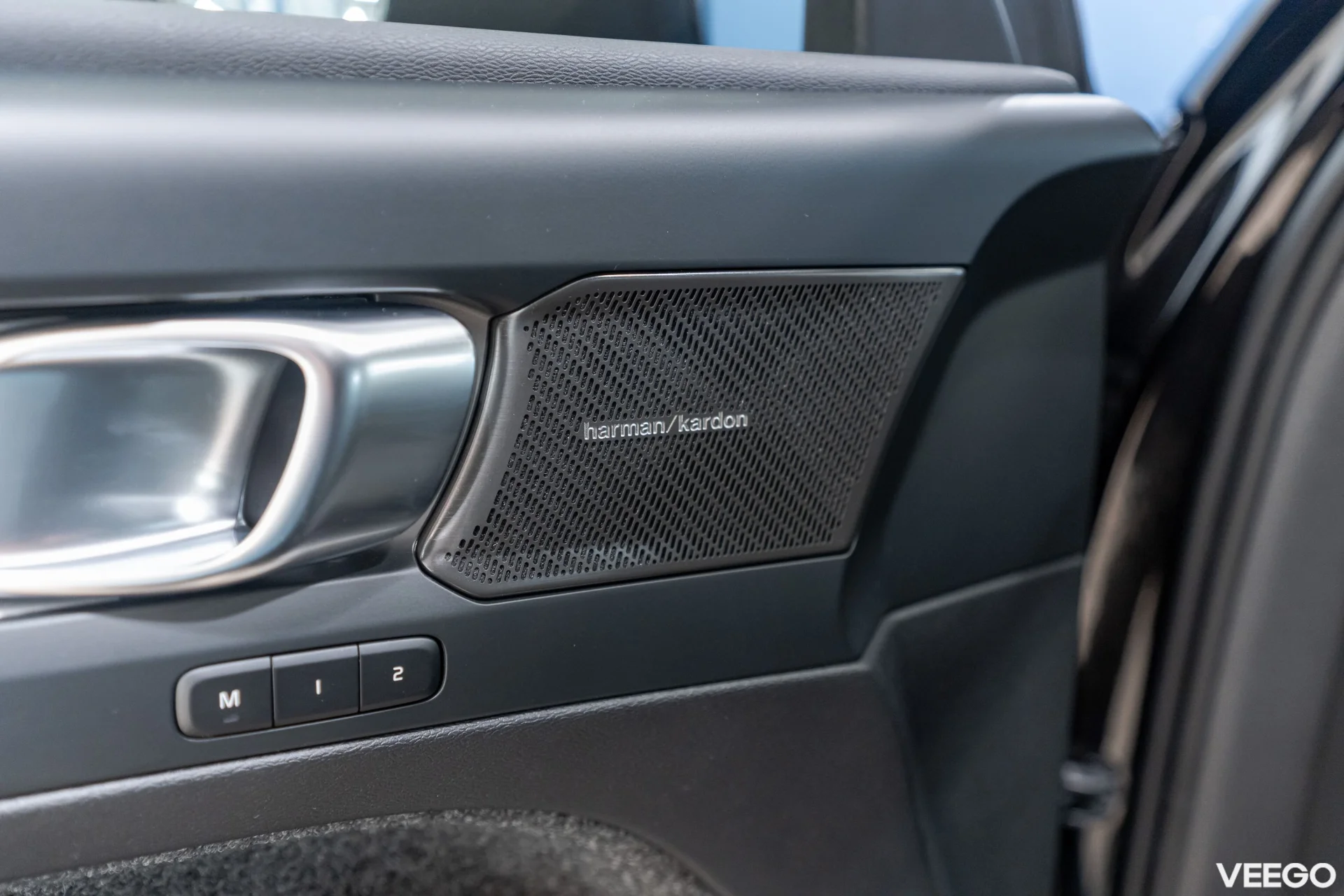 Volvo XC40 B3 Mild-Hybrid Plus Black Edition 2WD 2 120kW