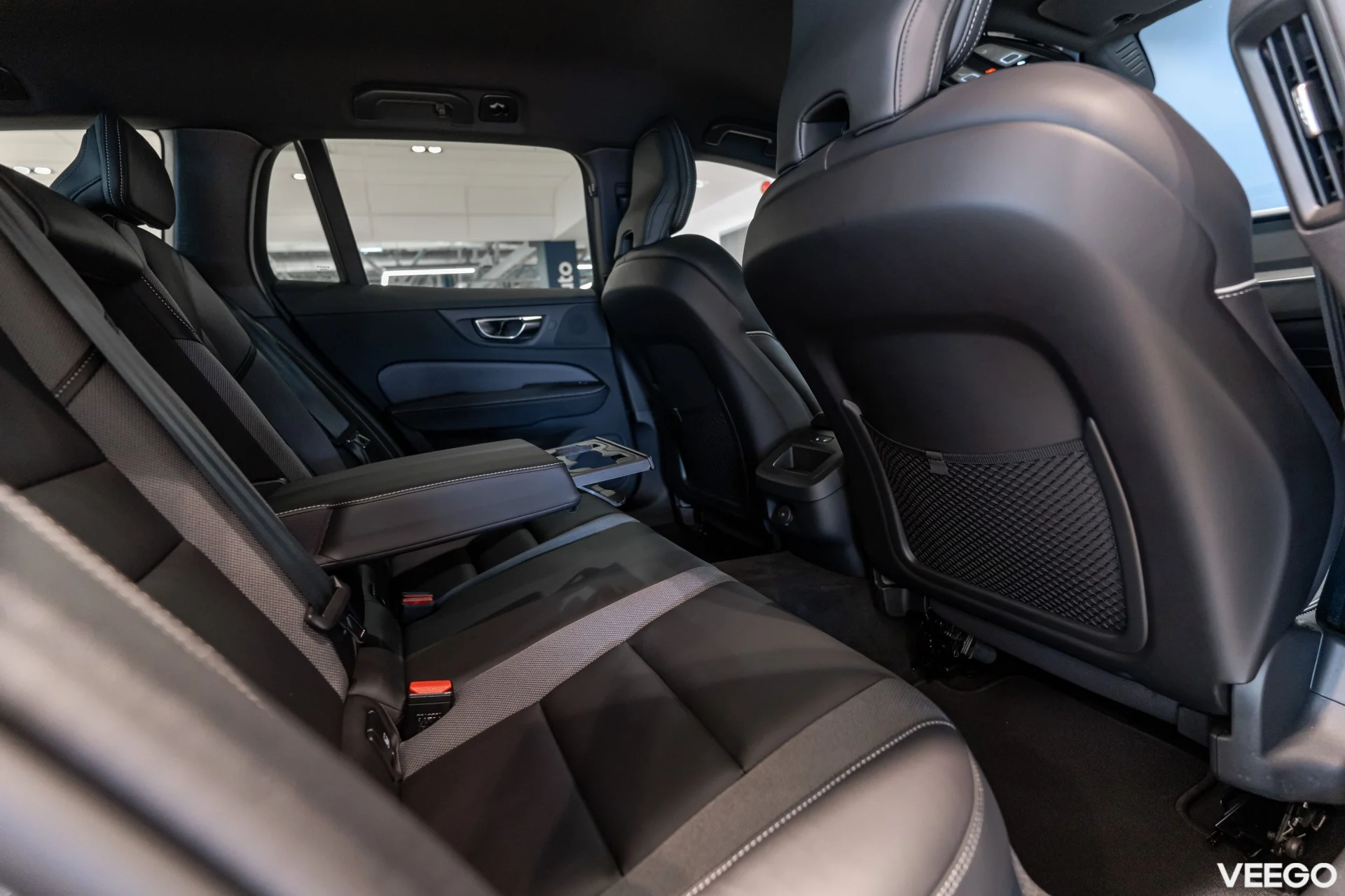 Volvo V60 2.0 B4 Mild-Hybrid Plus Dark 2 145kW