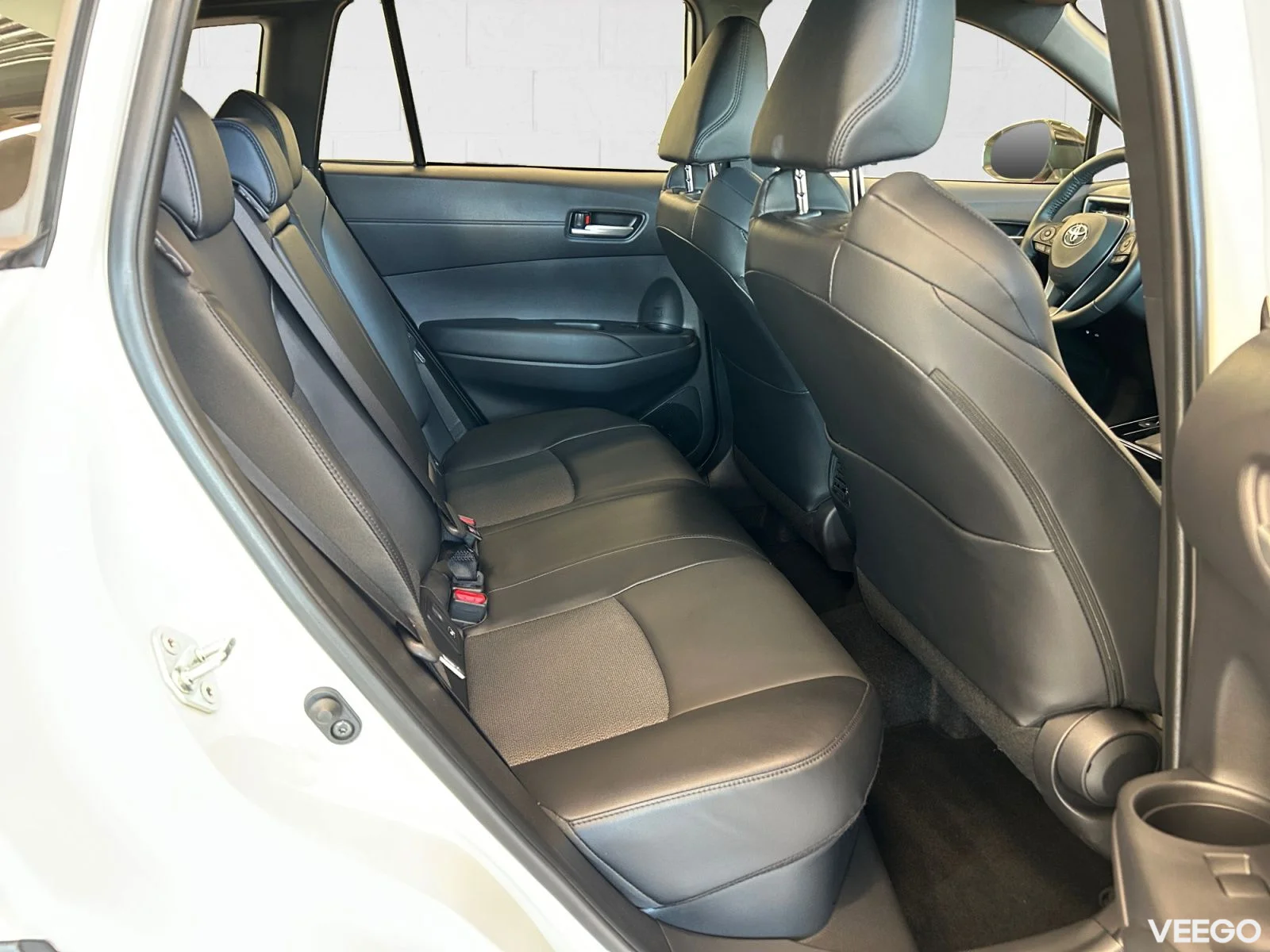 Toyota Corolla Luxury Hybrid 2 98kW