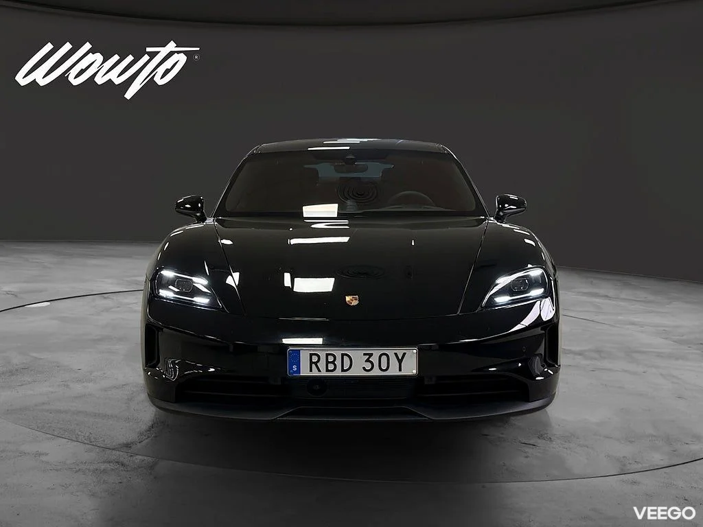 Porsche Taycan DD 435HK /P-Display/ Soft Close/Se Spec/Moms 320kW