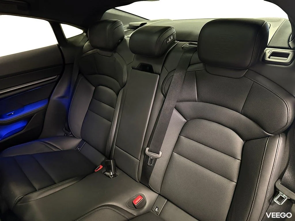 Porsche Taycan DD 435HK /P-Display/ Soft Close/Se Spec/Moms 320kW
