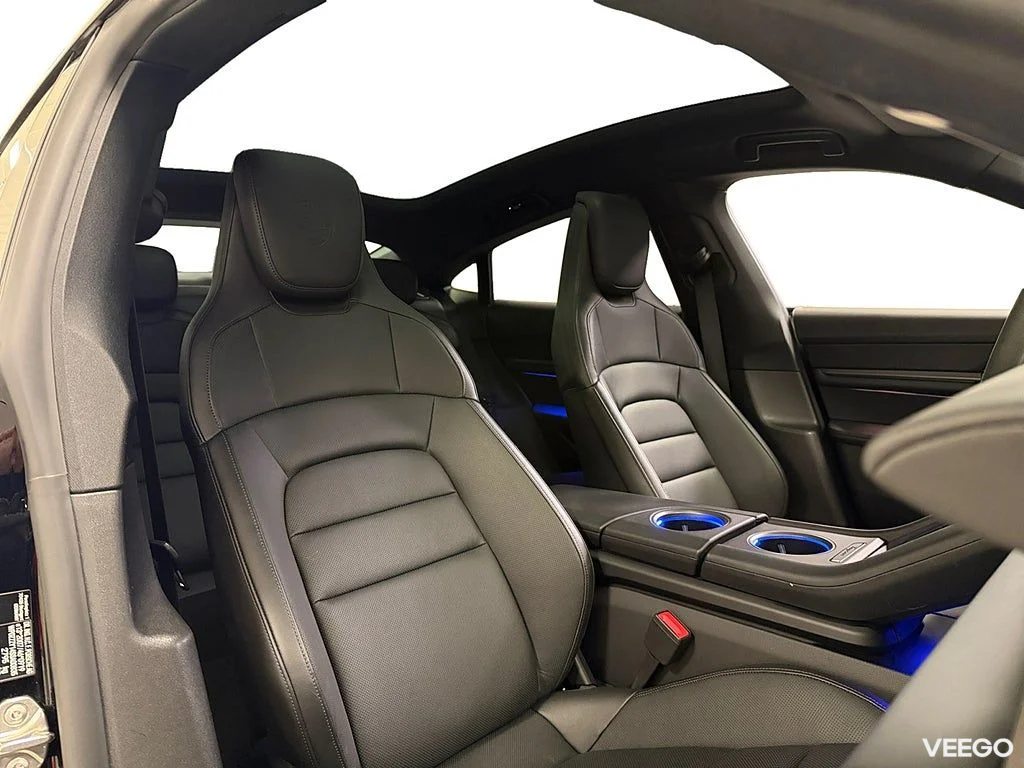 Porsche Taycan DD 435HK /P-Display/ Soft Close/Se Spec/Moms 320kW