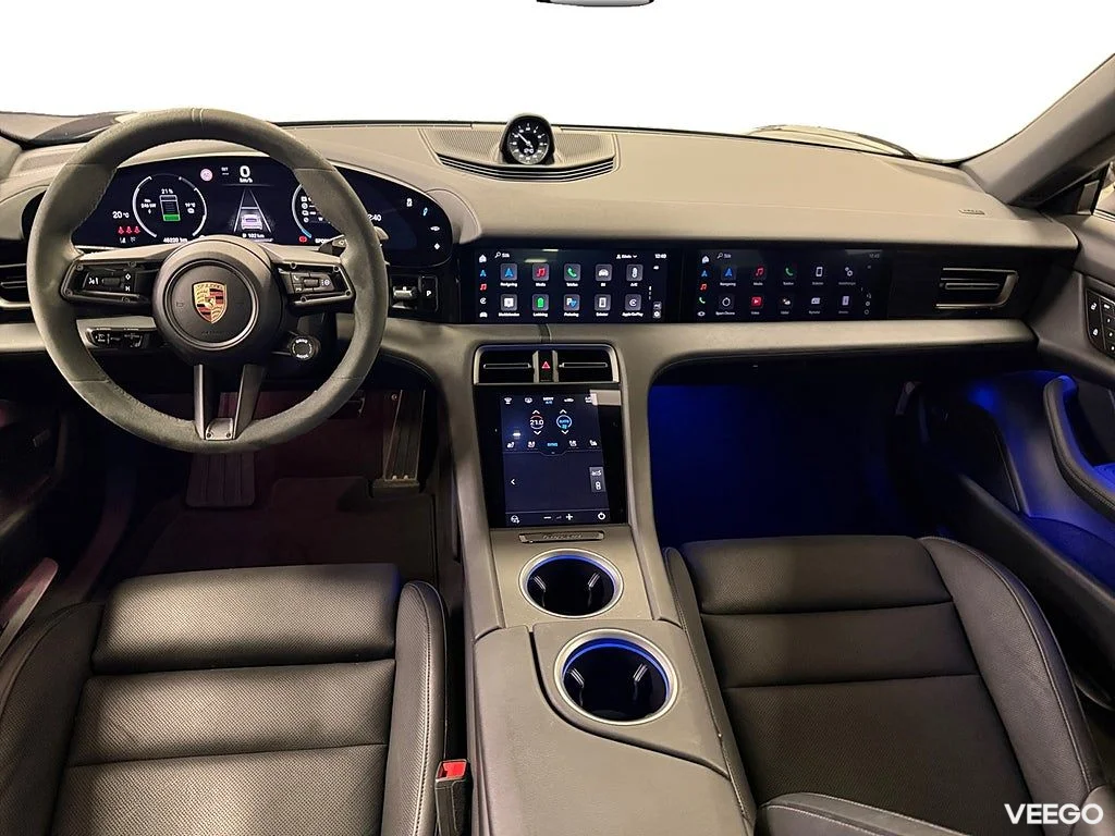 Porsche Taycan DD 435HK /P-Display/ Soft Close/Se Spec/Moms 320kW