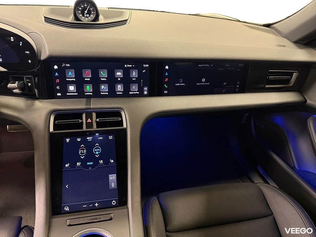 Porsche Taycan DD 435HK /P-Display/ Soft Close/Se Spec/Moms 320kW