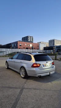 BMW 320 2.0 130kW thumbnail