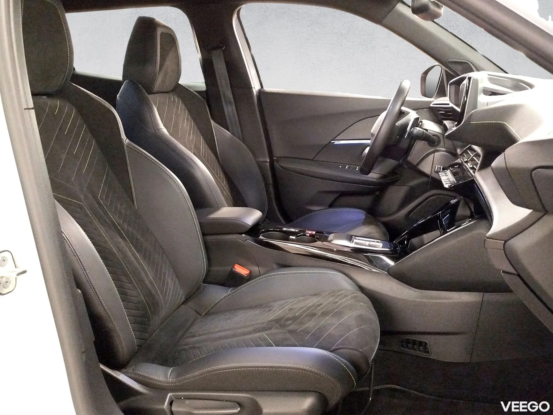 Peugeot 2008 GT Hybrid 145 e-DCS6 100kW