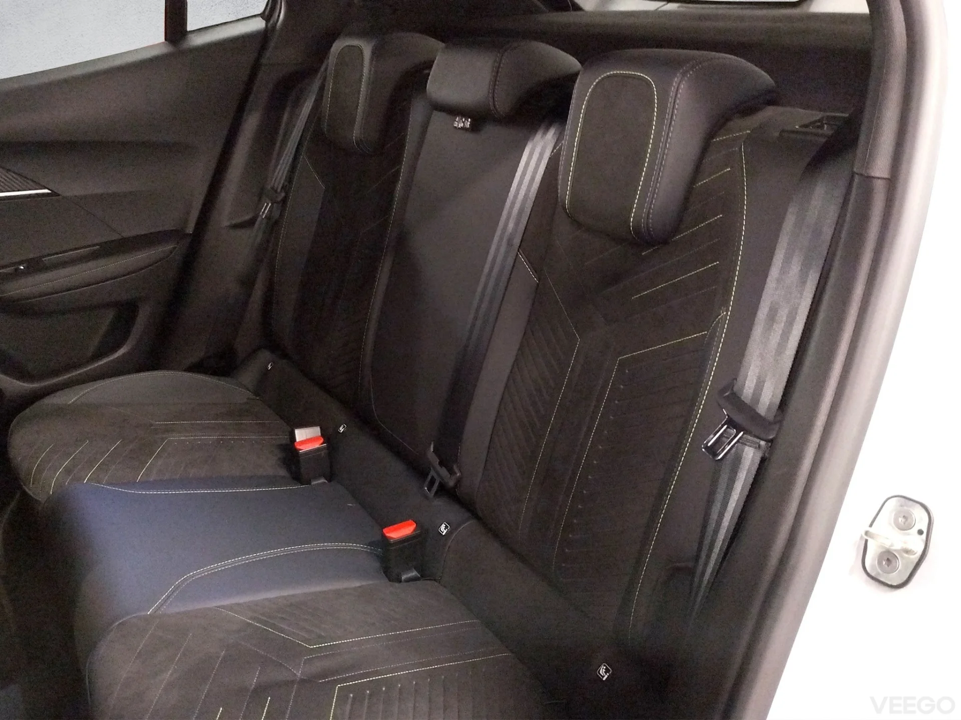 Peugeot 2008 GT Hybrid 145 e-DCS6 100kW