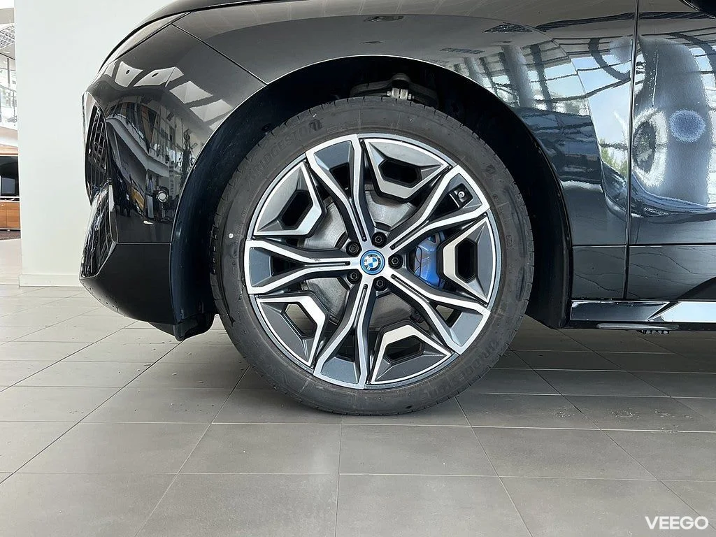 BMW iX xDrive40 M Sport Innovation 22" Drag Rattvärme H/K 0kW