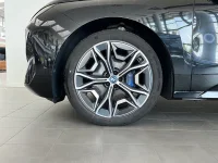 BMW iX xDrive40 M Sport Innovation 22" Drag Rattvärme H/K 0kW thumbnail
