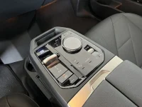 BMW iX xDrive40 M Sport Innovation 22" Drag Rattvärme H/K 0kW thumbnail
