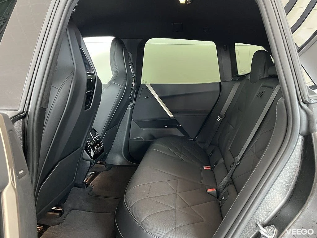 BMW iX xDrive40 M Sport Innovation 22" Drag Rattvärme H/K 0kW
