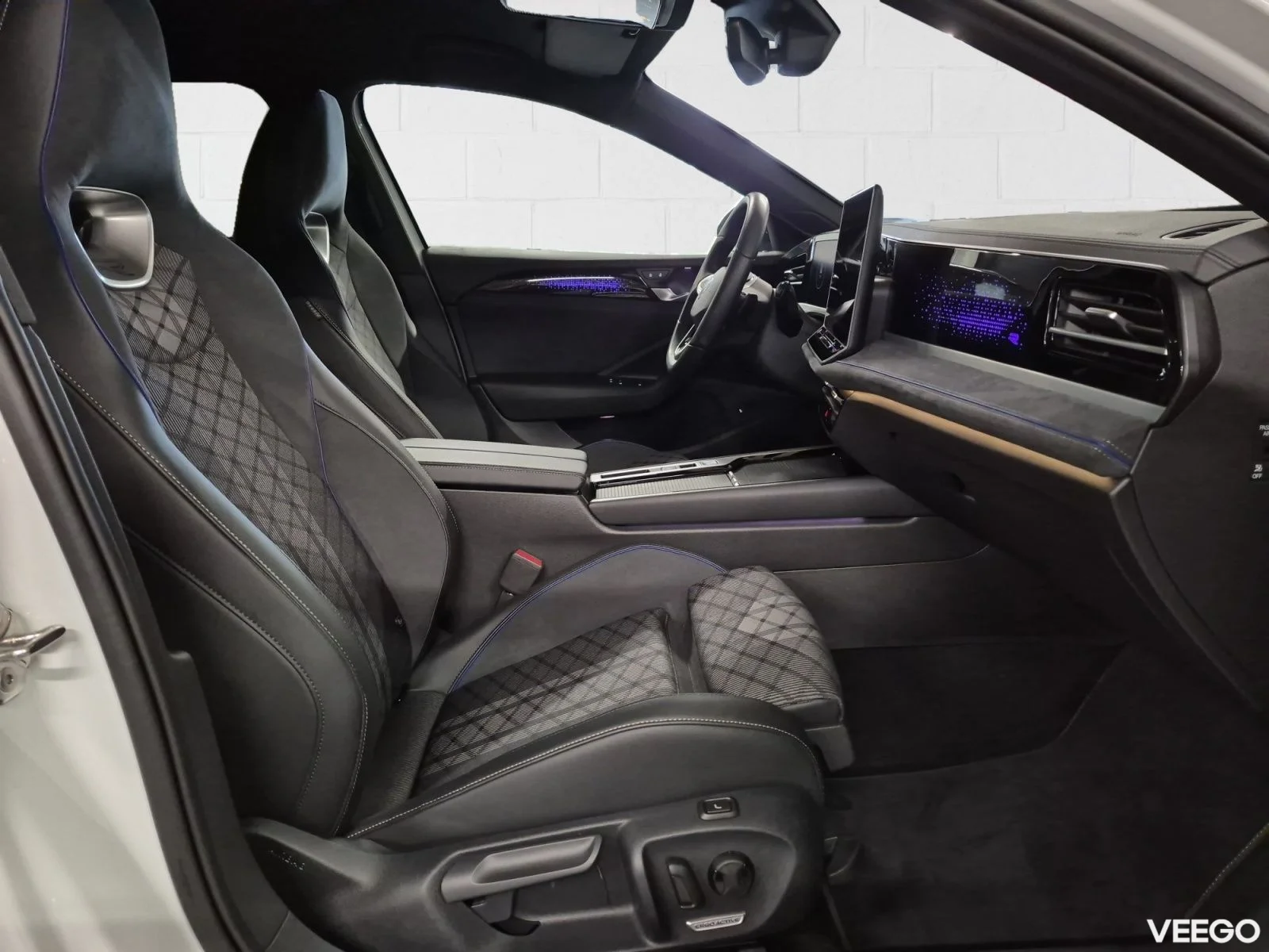 Volkswagen Passat Variant 4Motion R-Line Black Style 2 142kW