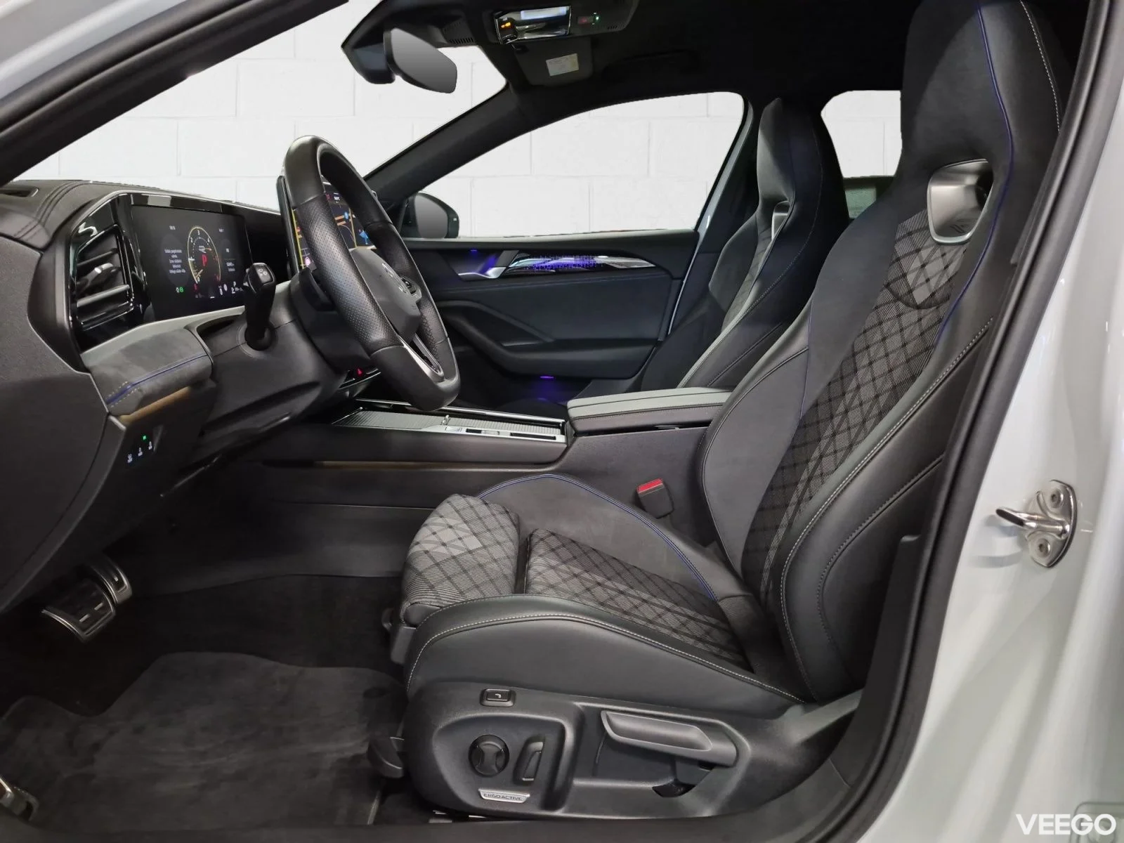 Volkswagen Passat Variant 4Motion R-Line Black Style 2 142kW