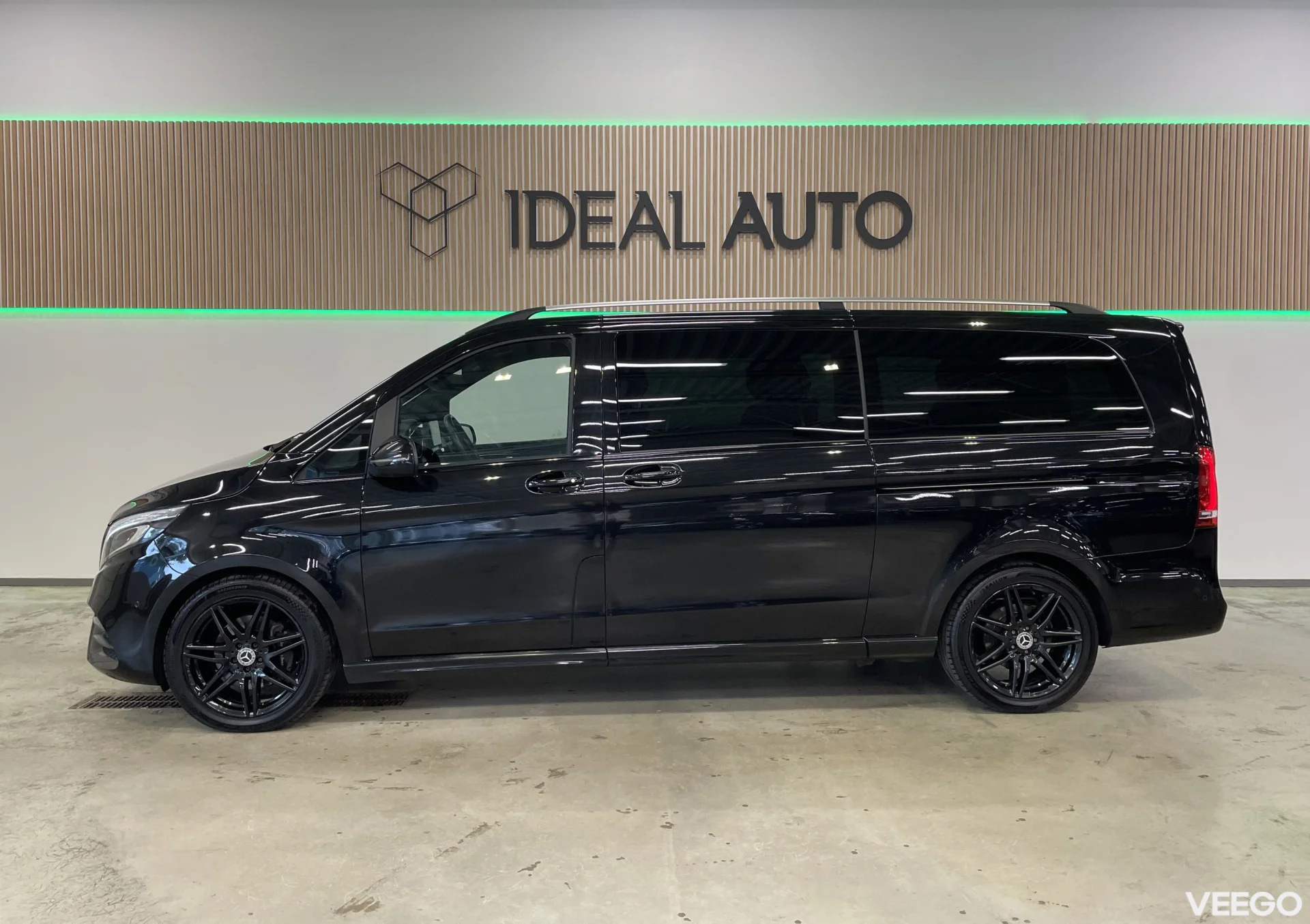 Mercedes-Benz V300 d Extra Lang AMG Night Facelift 2 174kW
