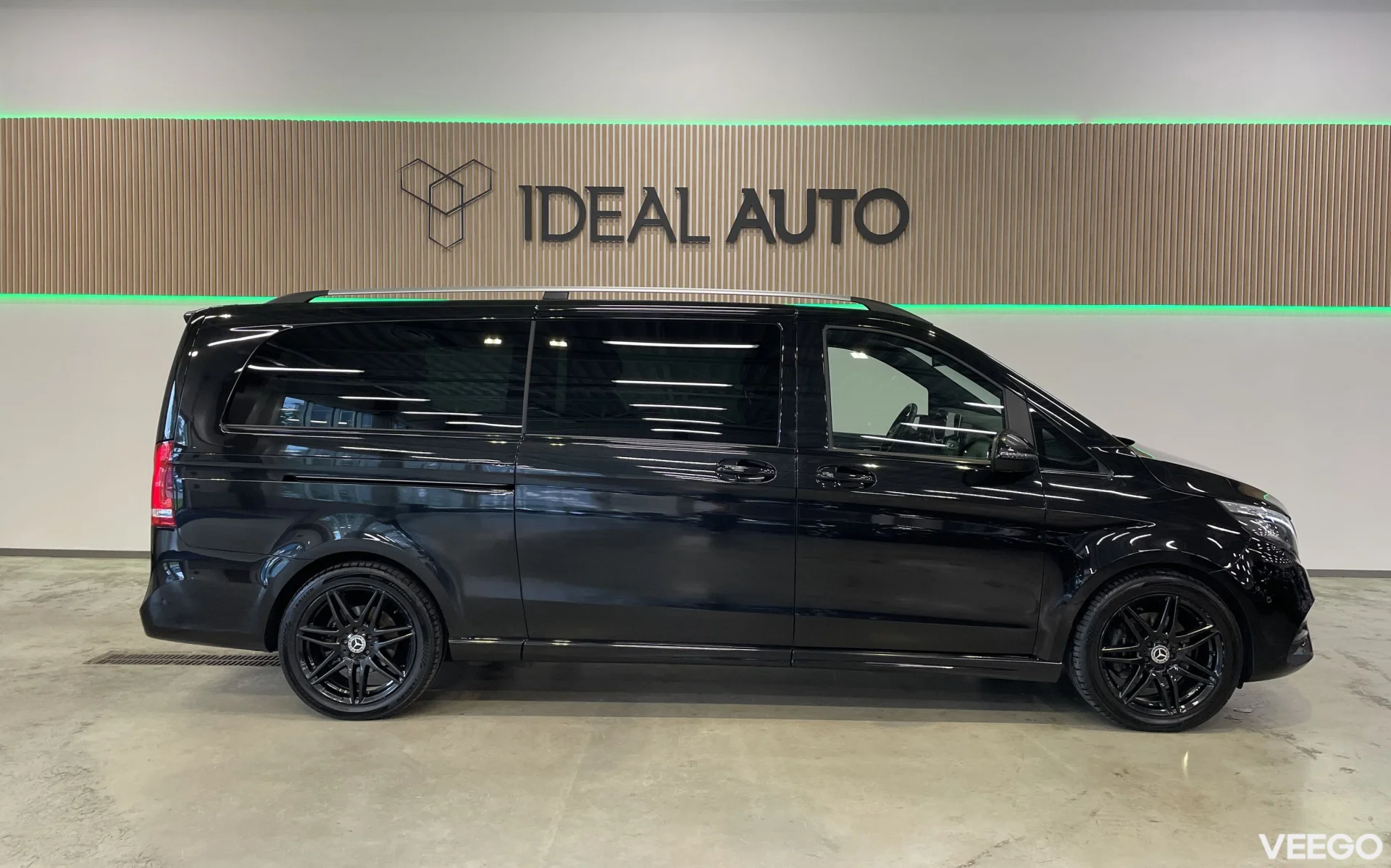 Mercedes-Benz V300 d Extra Lang AMG Night Facelift 2 174kW