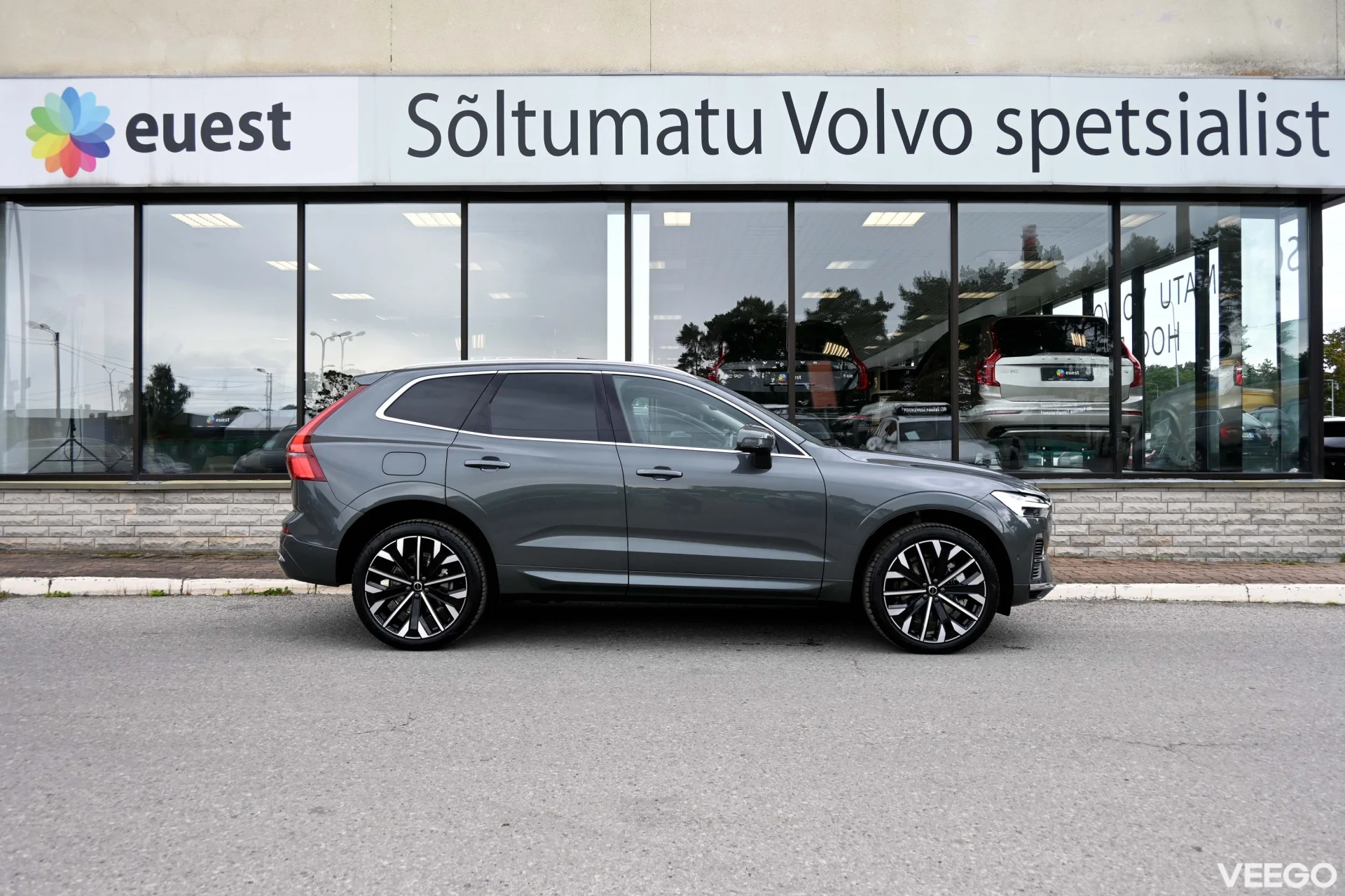 Volvo XC60 AWD B&W 4C LUXURY+ ULTRA BRIGHT INTELLI PRO MY26 2 335kW
