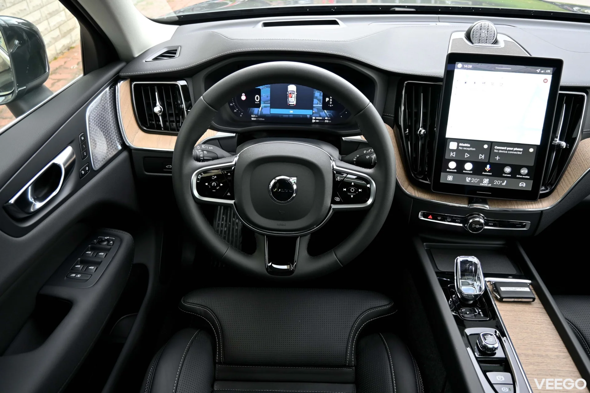Volvo XC60 AWD B&W 4C LUXURY+ ULTRA BRIGHT INTELLI PRO MY26 2 335kW
