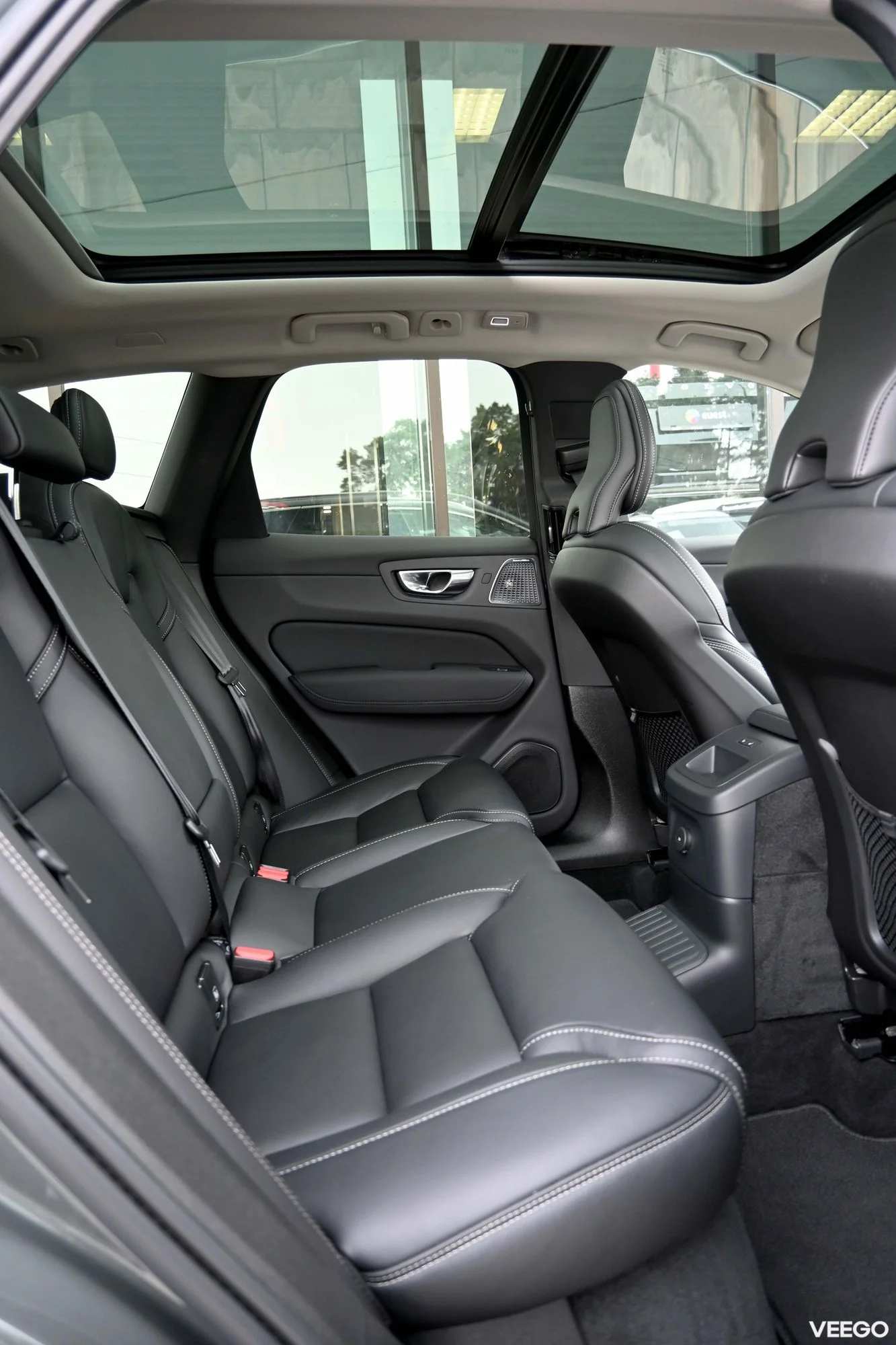 Volvo XC60 AWD B&W 4C LUXURY+ ULTRA BRIGHT INTELLI PRO MY26 2 335kW