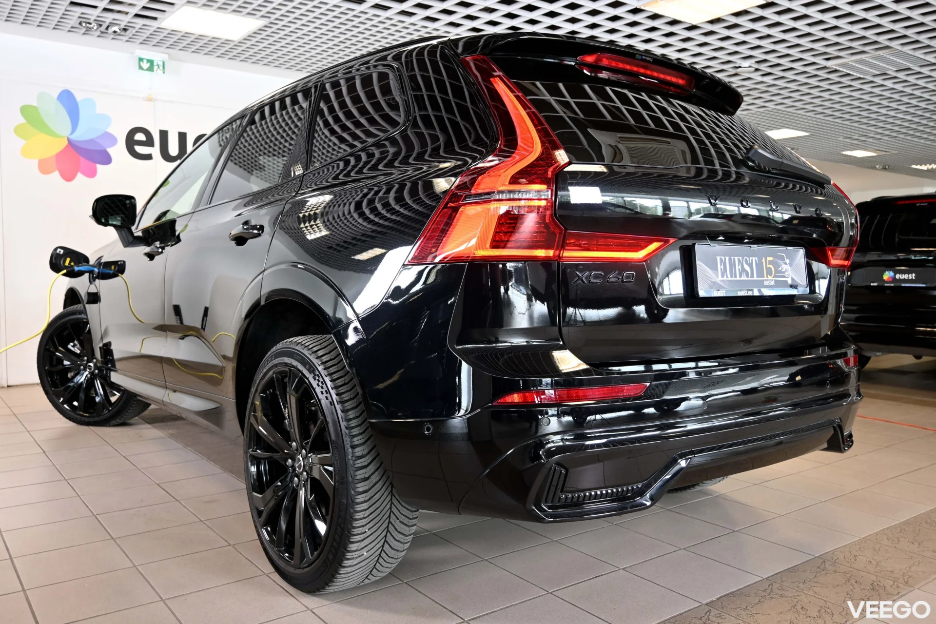 Volvo XC60 AWD B&W 4C LUXURY+ ULTRA BLACK FULL XENIUM INTELLI PRO MY26 2 335kW