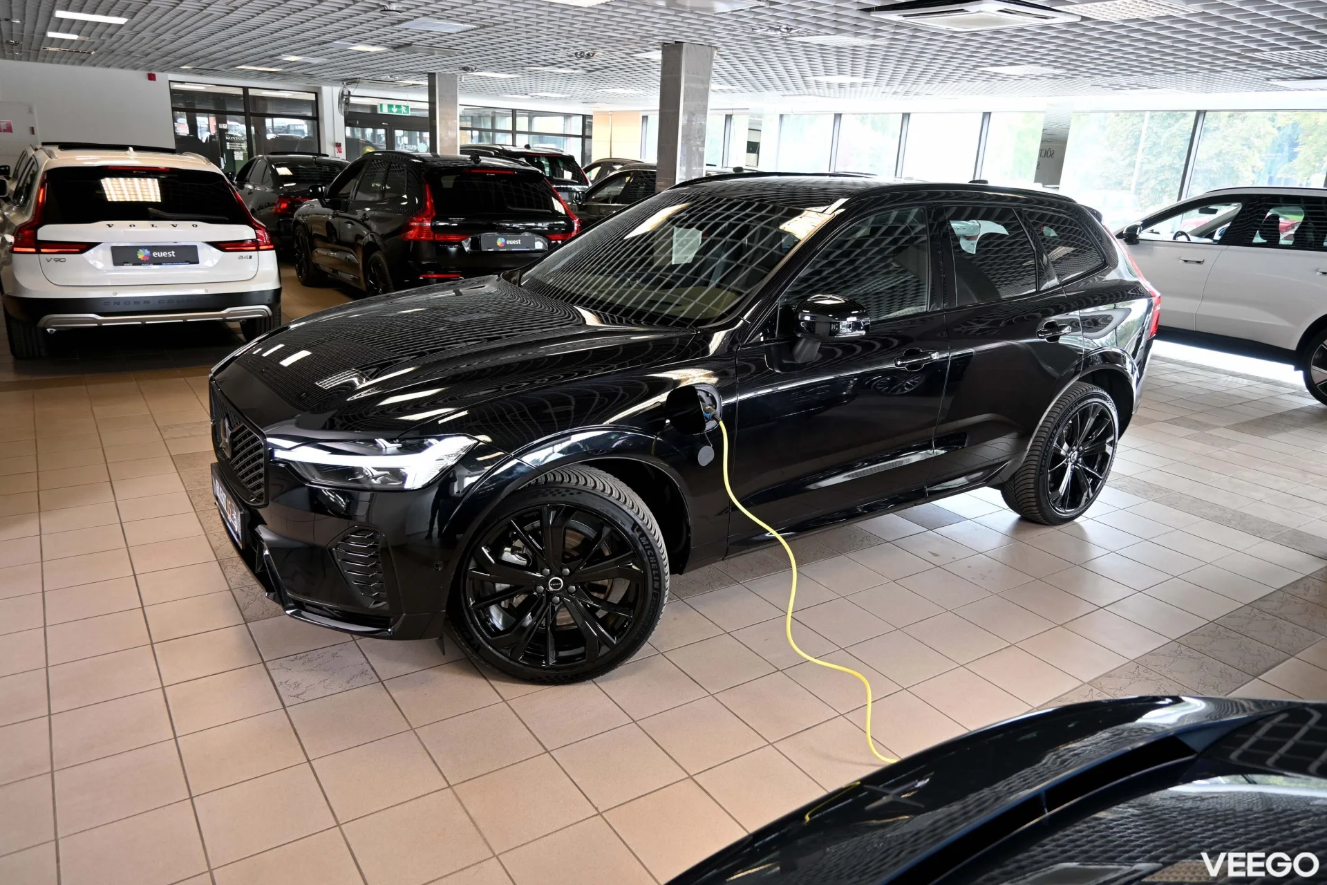 Volvo XC60 AWD B&W 4C LUXURY+ ULTRA BLACK FULL XENIUM INTELLI PRO MY26 2 335kW
