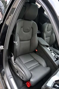 Volvo XC60 AWD B&W 4C LUXURY+ ULTRA BLACK FULL XENIUM INTELLI PRO MY26 2 335kW thumbnail