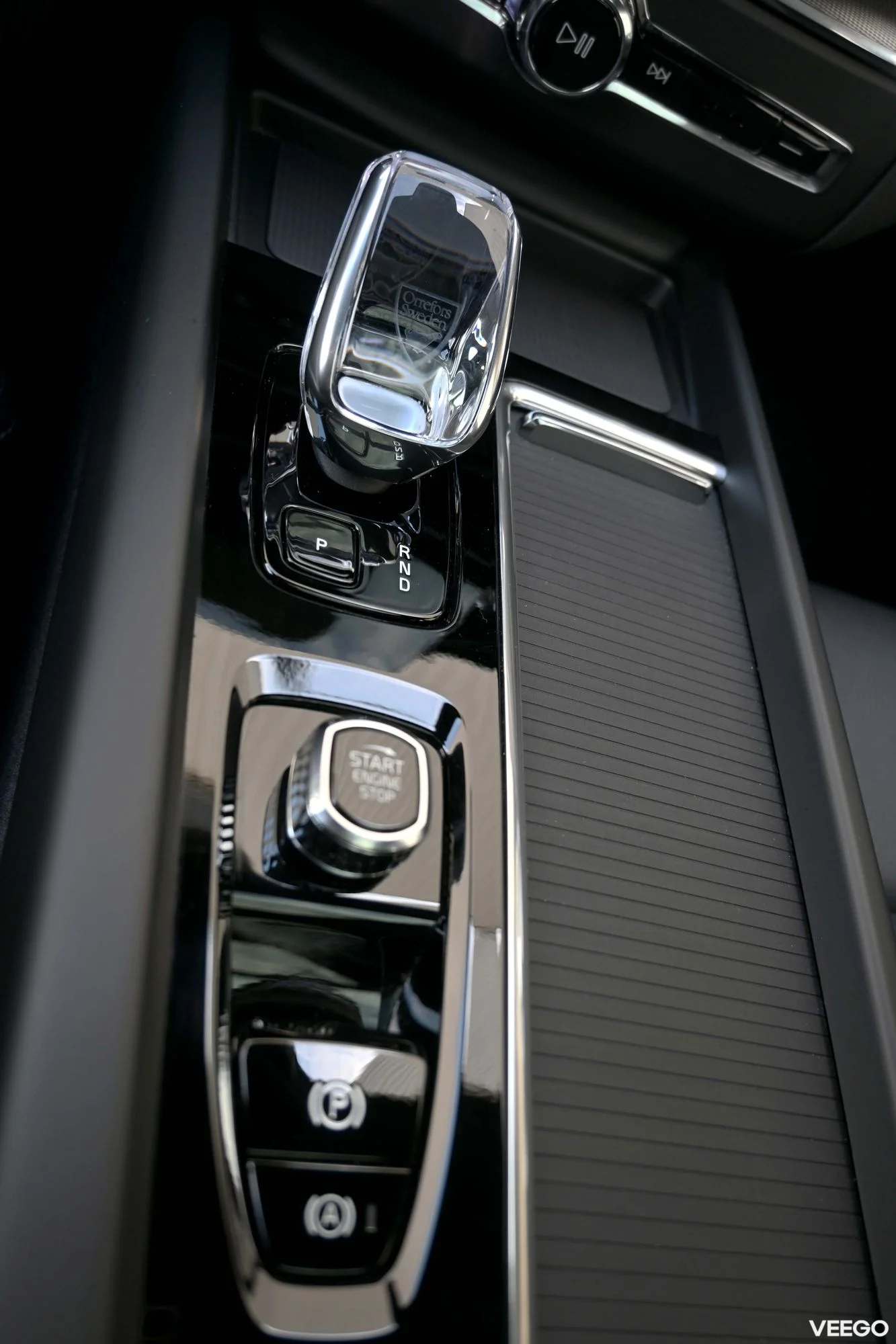 Volvo XC60 AWD B&W 4C LUXURY+ ULTRA BLACK FULL XENIUM INTELLI PRO MY26 2 335kW