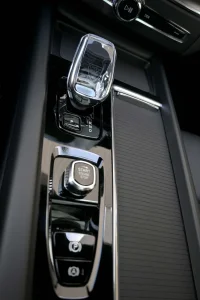 Volvo XC60 AWD B&W 4C LUXURY+ ULTRA BLACK FULL XENIUM INTELLI PRO MY26 2 335kW thumbnail