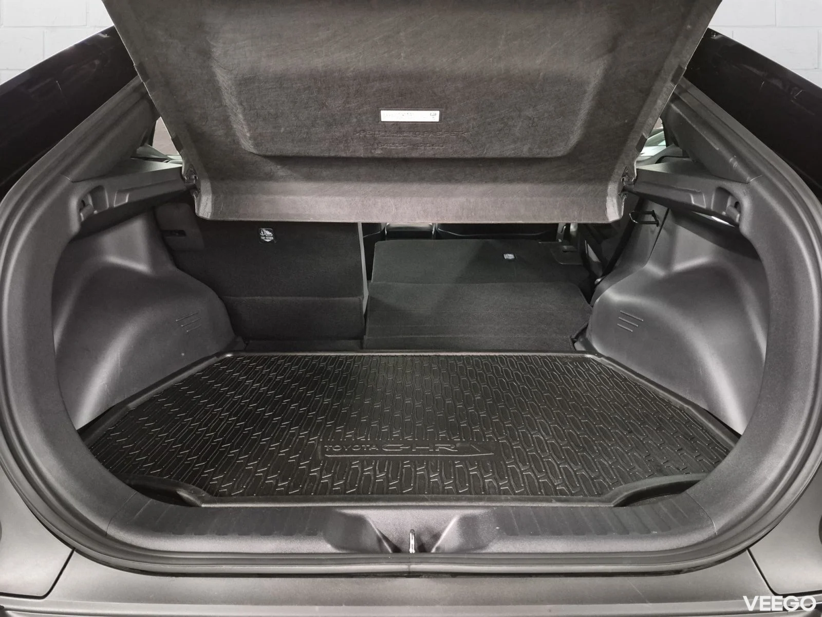 Toyota C-HR + Active AWD 135kW