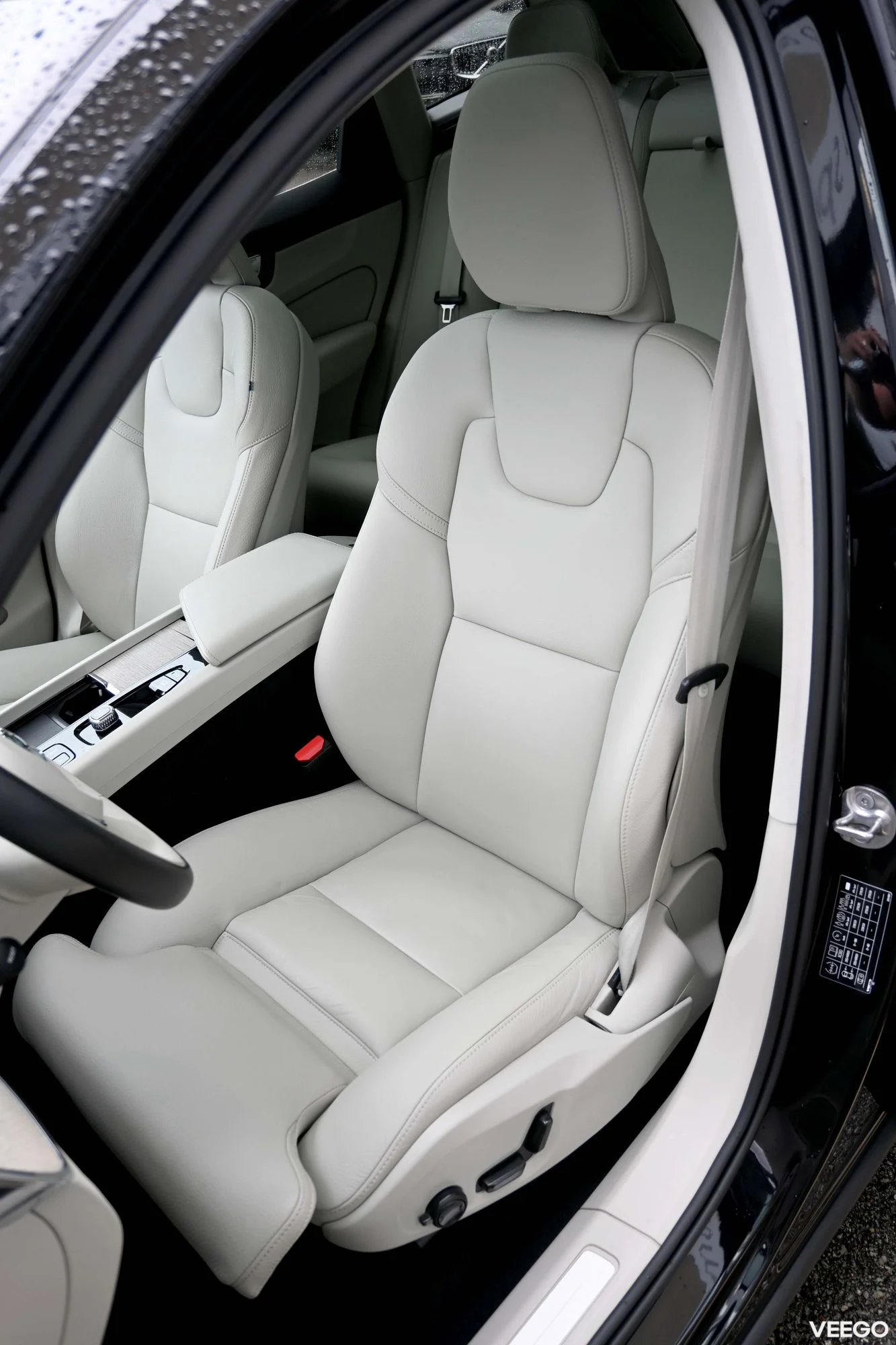 Volvo XC60 AWD B&W ULTIMATE BRIGHT XENIUM INTELLI SAFE 2 335kW