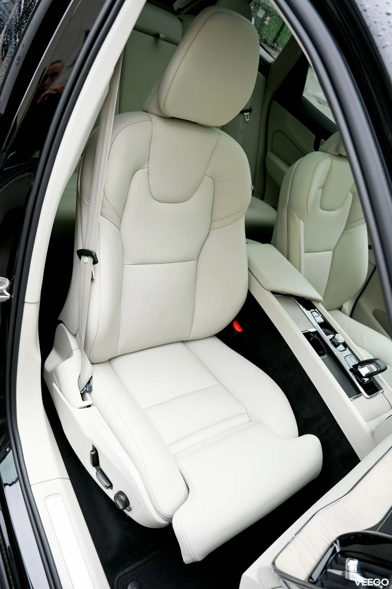 Volvo XC60 AWD B&W ULTIMATE BRIGHT XENIUM INTELLI SAFE 2 335kW