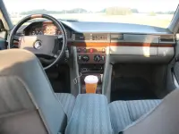 Mercedes-Benz 300 D W124 TD 108kW thumbnail