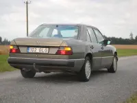 Mercedes-Benz 300 D W124 TD 108kW thumbnail