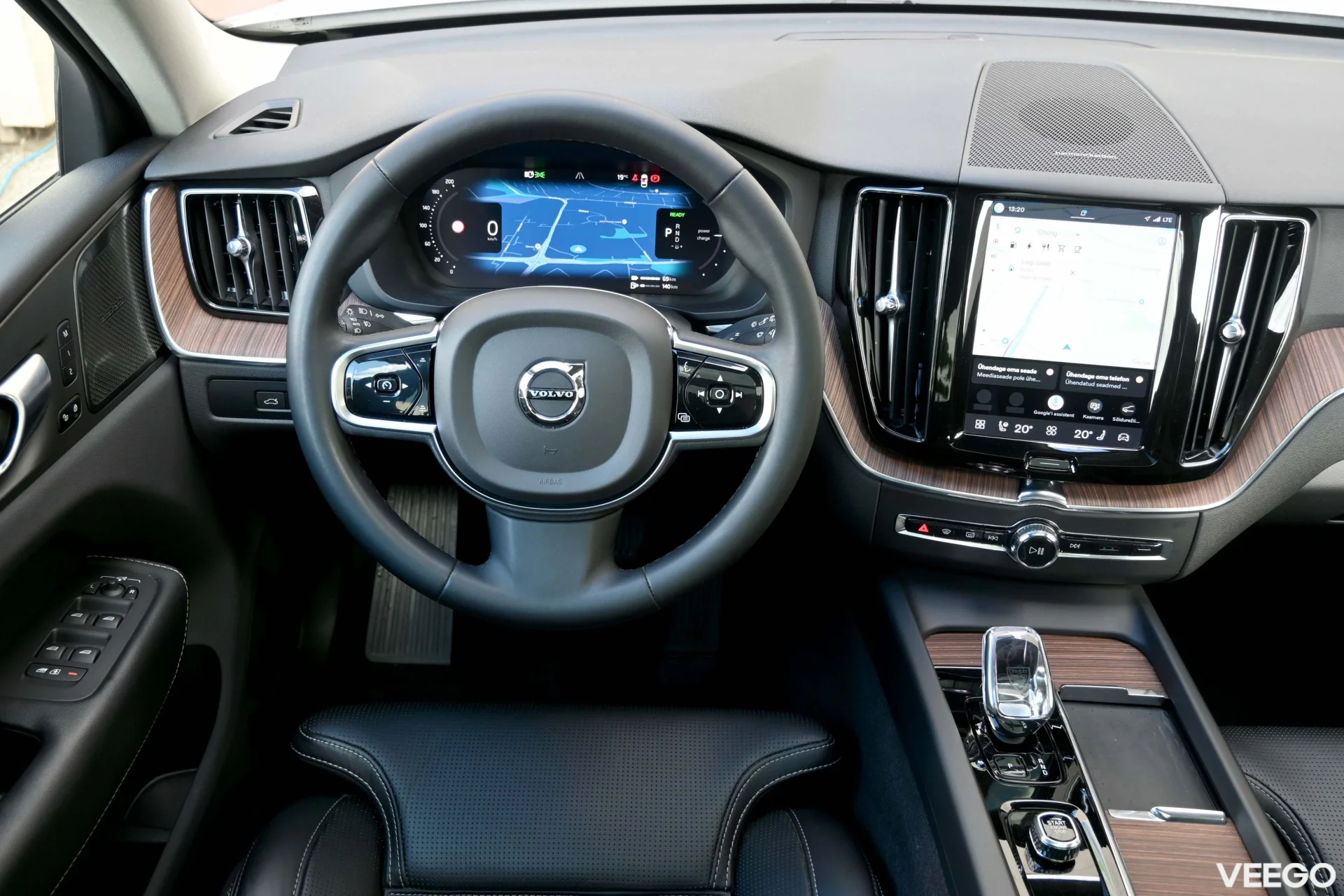Volvo XC60 AWD H&K LUXURY ULTIMATE DARK INTELLI PRO 2 293kW
