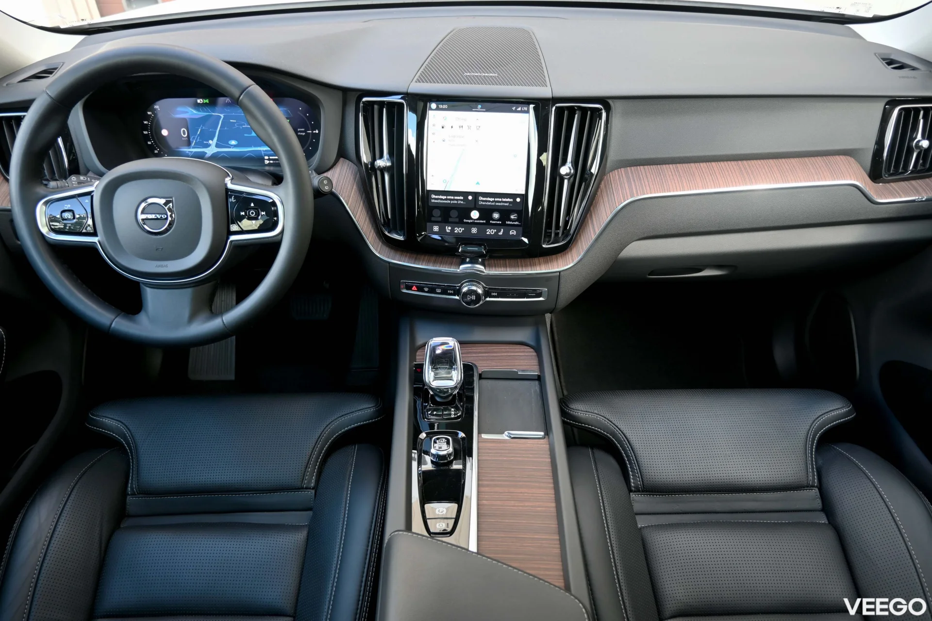 Volvo XC60 AWD H&K LUXURY ULTIMATE DARK INTELLI PRO 2 293kW