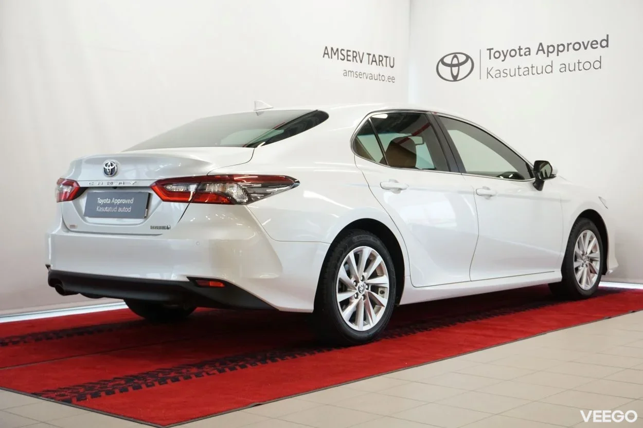 Toyota Camry Luxury Business 2.5 131kW
