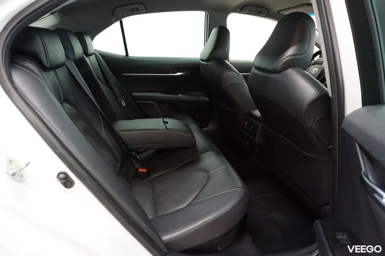 Toyota Camry Luxury Business 2.5 131kW