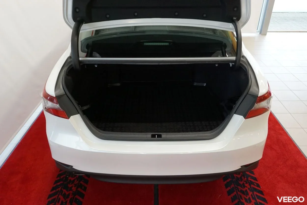 Toyota Camry Luxury Business 2.5 131kW