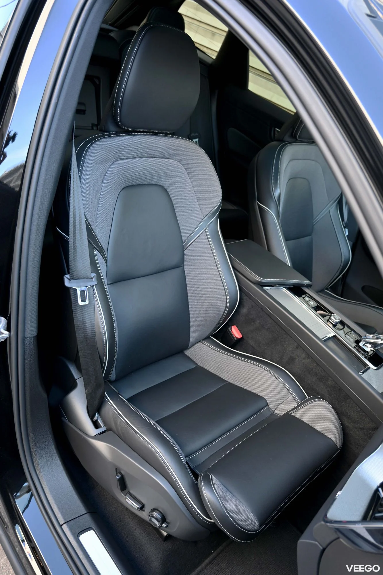 Volvo XC60 AWD H&K ULTIMATE DARK INTELLI SAFE 2 293kW