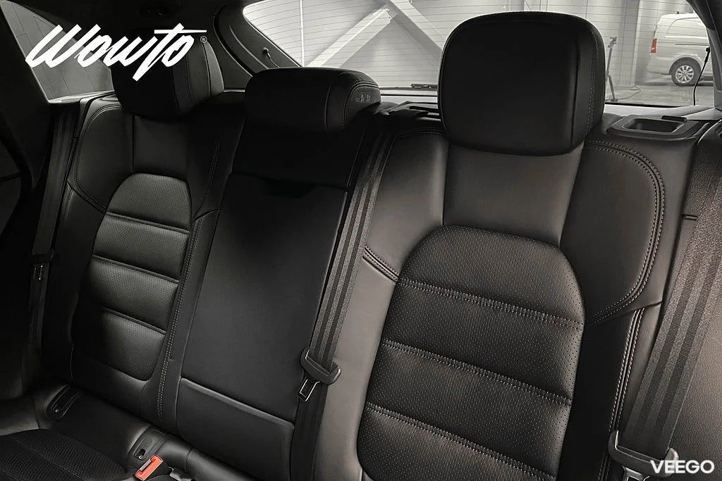Porsche Macan Turbo PDK 400HK /Drag /Värmare /18-Vägs 294kW