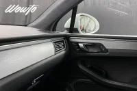 Porsche Macan Turbo PDK 400HK /Drag /Värmare /18-Vägs 294kW thumbnail