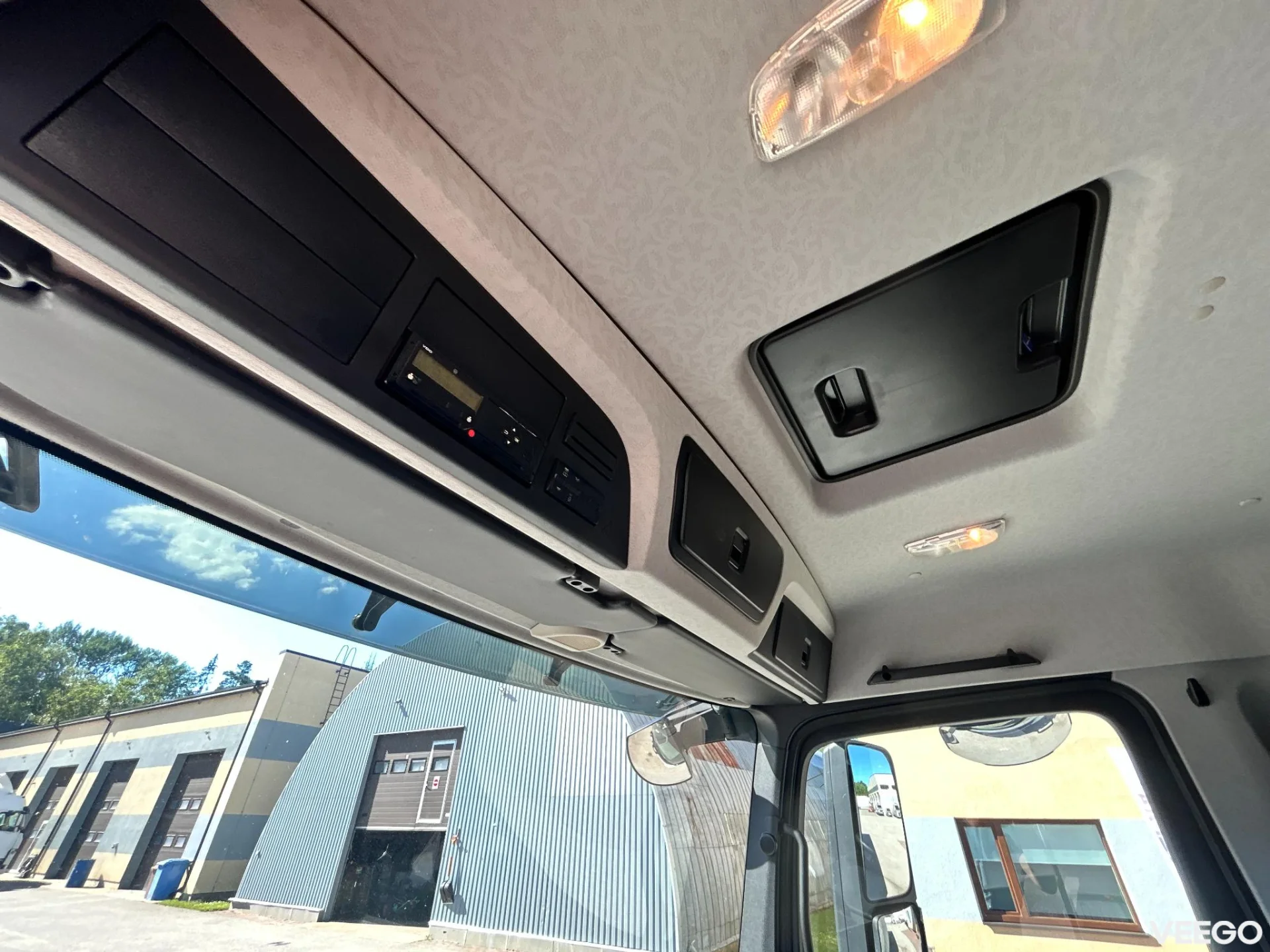 Mercedes-Benz Antos 6X2*4 EURO6 BOX L-9700mm 200kW