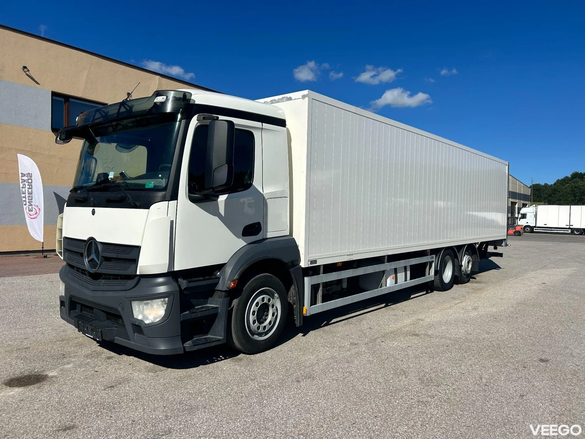 Mercedes-Benz Antos 6X2*4 EURO6 BOX L-9700mm 200kW