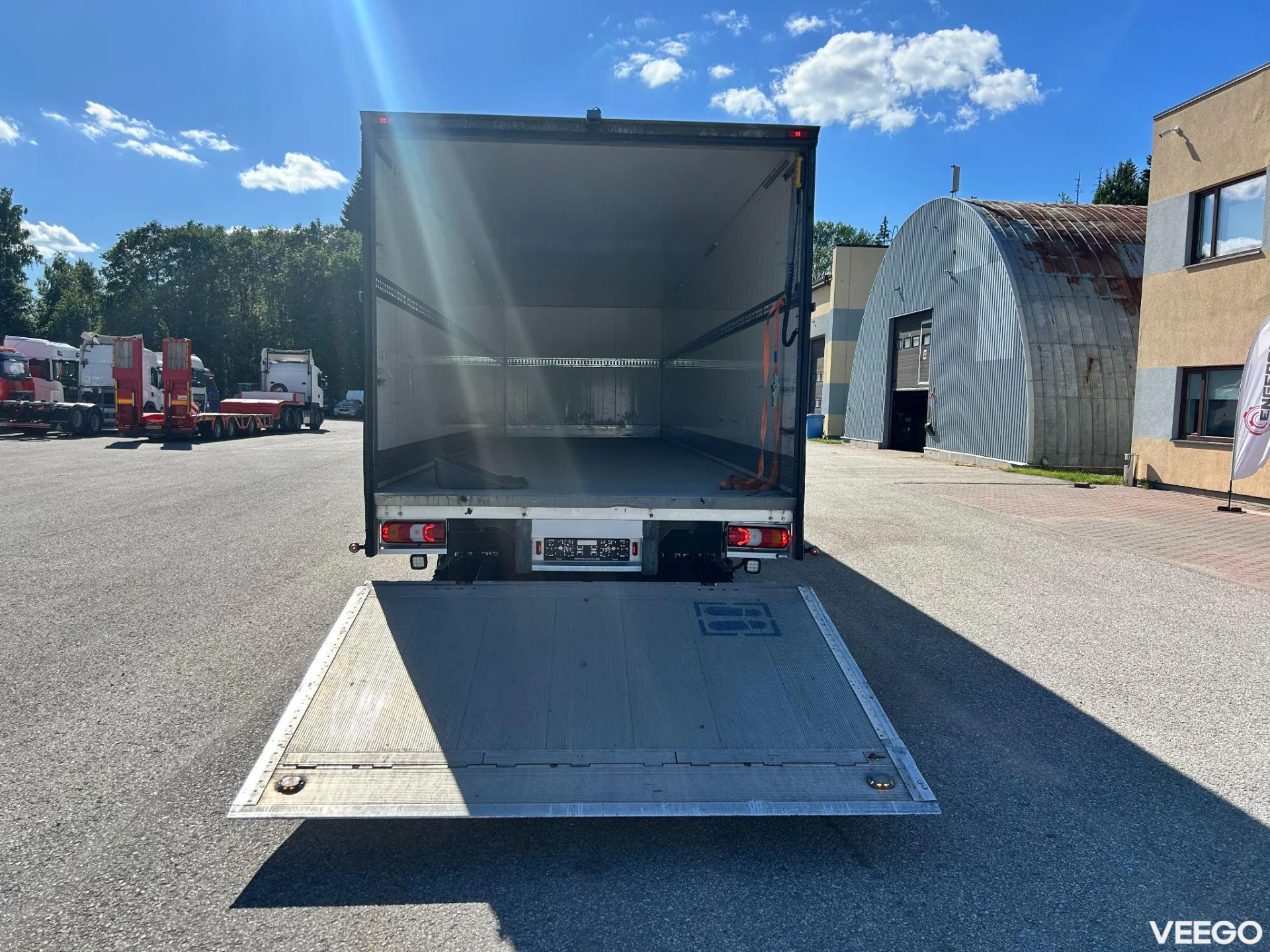 Mercedes-Benz Antos 6X2*4 EURO6 BOX L-9700mm 200kW